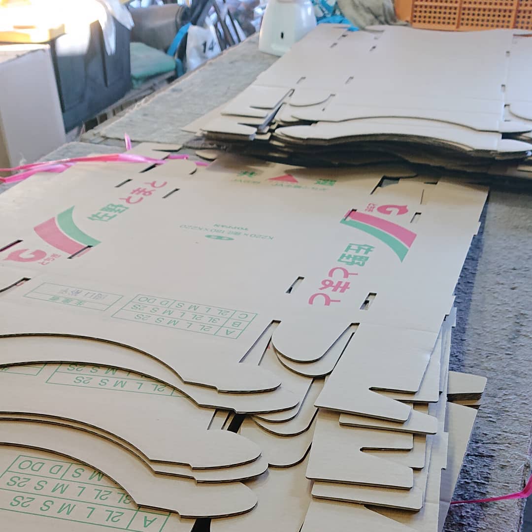 おはようございます️
凄く寒い朝ですね️️️

先程、トマトを農協へ出荷に行って来ました
その帰りにアグリタウンへ納品へ行き、この間のミニトマトが売れてました
ありがとうございます‍♀️️

これから箱折りです
よし、頑張ろう

皆様、良い１日をお過ごし下さい