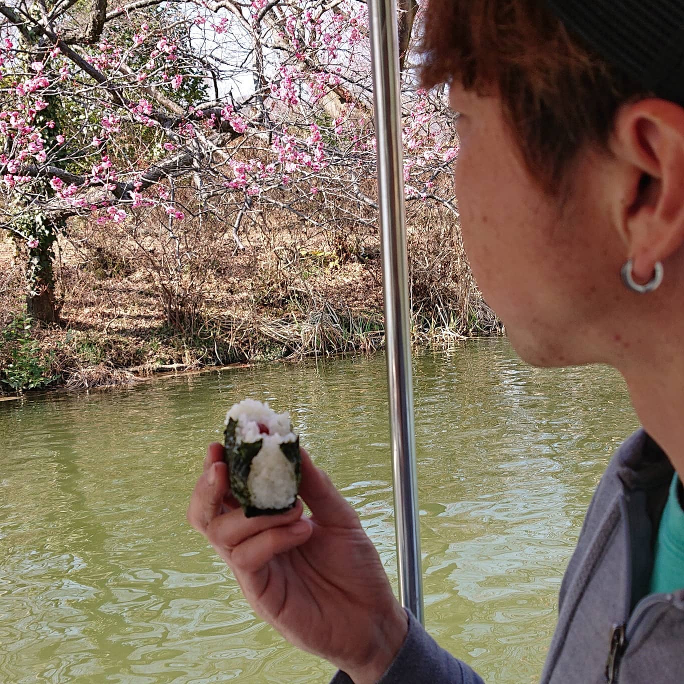 こんにちは

昨日は今シーズン一番の4キロ箱で260箱採れました
達成感がありました

写真はこの間の日曜日に子供とフィッシングパーク️へ行った時のものと、今月の始めに雪遊びに行ってきたものです️

これからはなかなか家族みんなで一緒に出掛けるのは難しいかもしれないですね

皆様、良い１日をお過ごし下さい