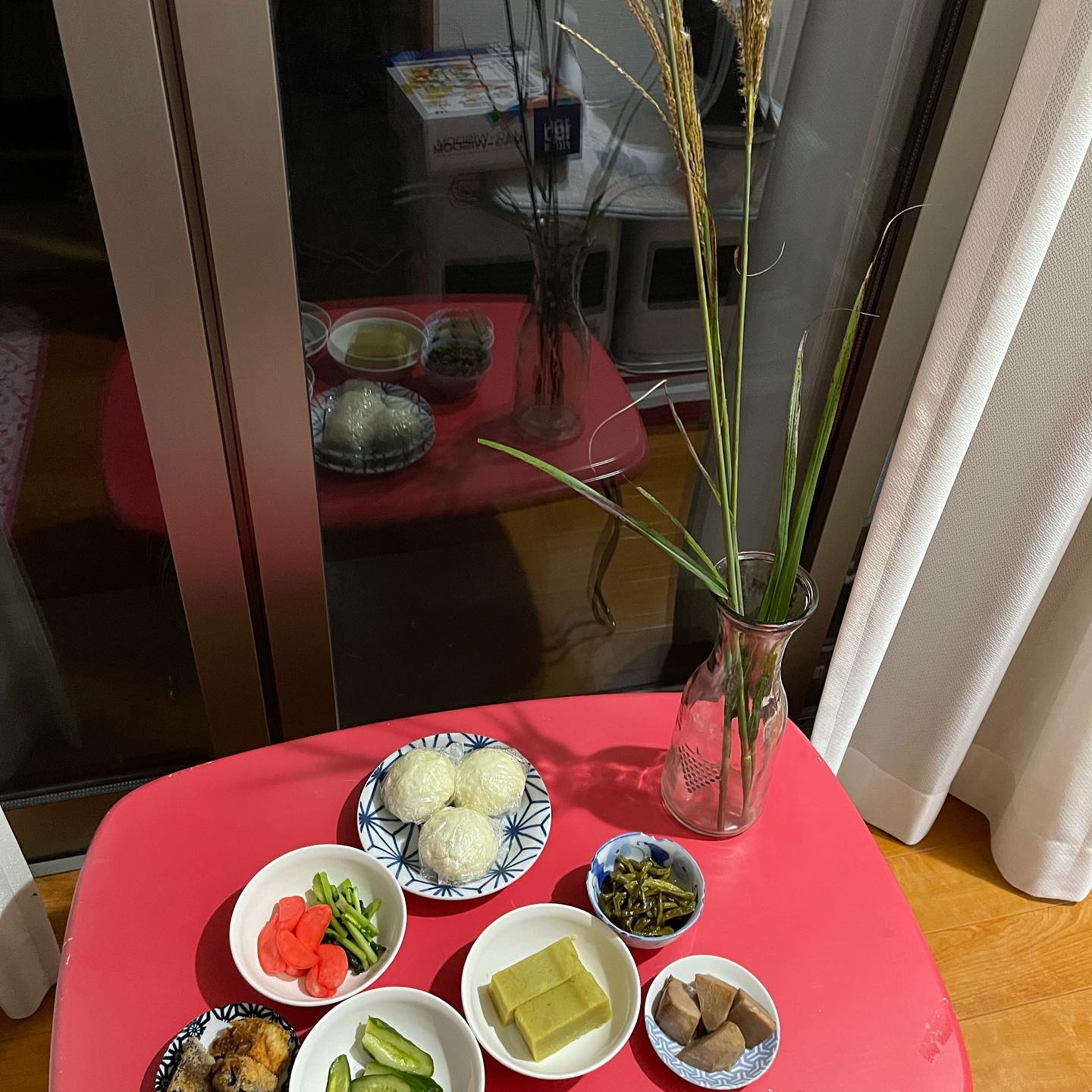 十三夜🌝

先月の十五夜、今日の十三夜、無事に準備が終わりました
昨日の寒さで腰が痛く十三夜の支度が出来るか不安でしたが、どうにか出来ました

今年も五穀豊穣お願いします🌝



＃十三夜