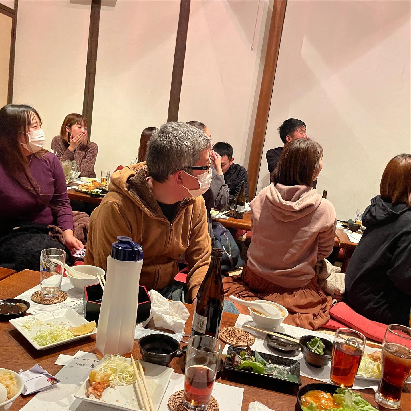 忘年会

こんばんは🌝
先程まで若手農家の集まりの忘年会に参加して来ました

ビンゴゲームがあり1番にビンゴしてくじを引き、特賞を当ててしまいました
空気を読めず、すみません　
今年最後の運を使い果たしました🏻

若手の方から刺激を受けて楽しかったです

明日はミニトマトの収穫です　
おやすみなさい😴