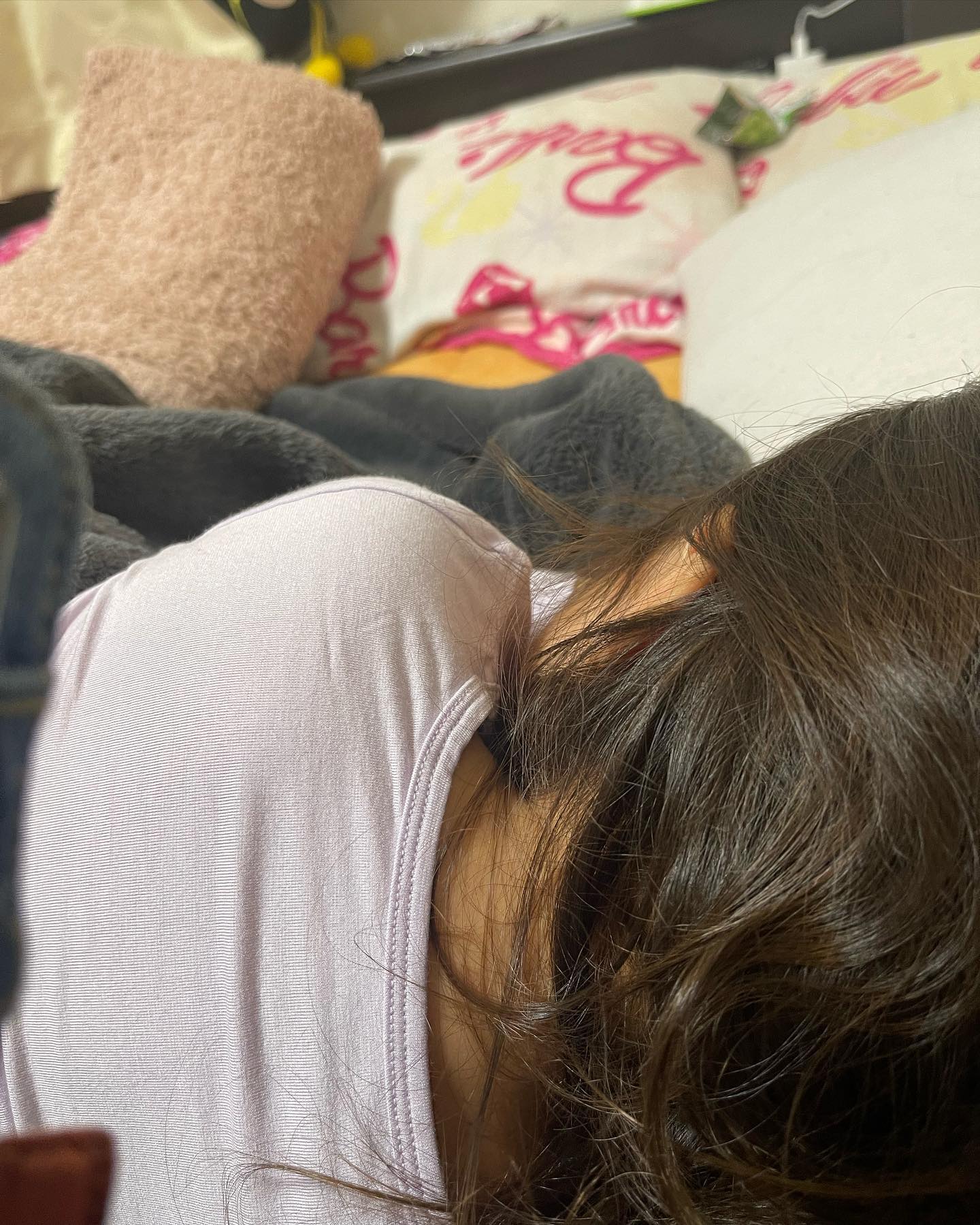 仕事始め

明けましておめでとう御座います⛩
遅い挨拶失礼します‍♀️

元旦から1泊で新潟に泊まりに行ってきました️
昨日の夜、雪見風呂、雪遊び楽しかったなぁとしみじみして就寝したら朝方、下の子が嘔吐、起きたら下痢とまた嘔吐🤮…
胃腸炎かなぁ
今は熱が上がってきて、グズグズ
明日も収穫日だけども、仕事行くのは難しいなぁ…

胃腸炎流行ってるから皆さんもお気をつけください‍

今年初の投稿がこんな形ですみません
今年もどうぞ宜しくお願いします🥺