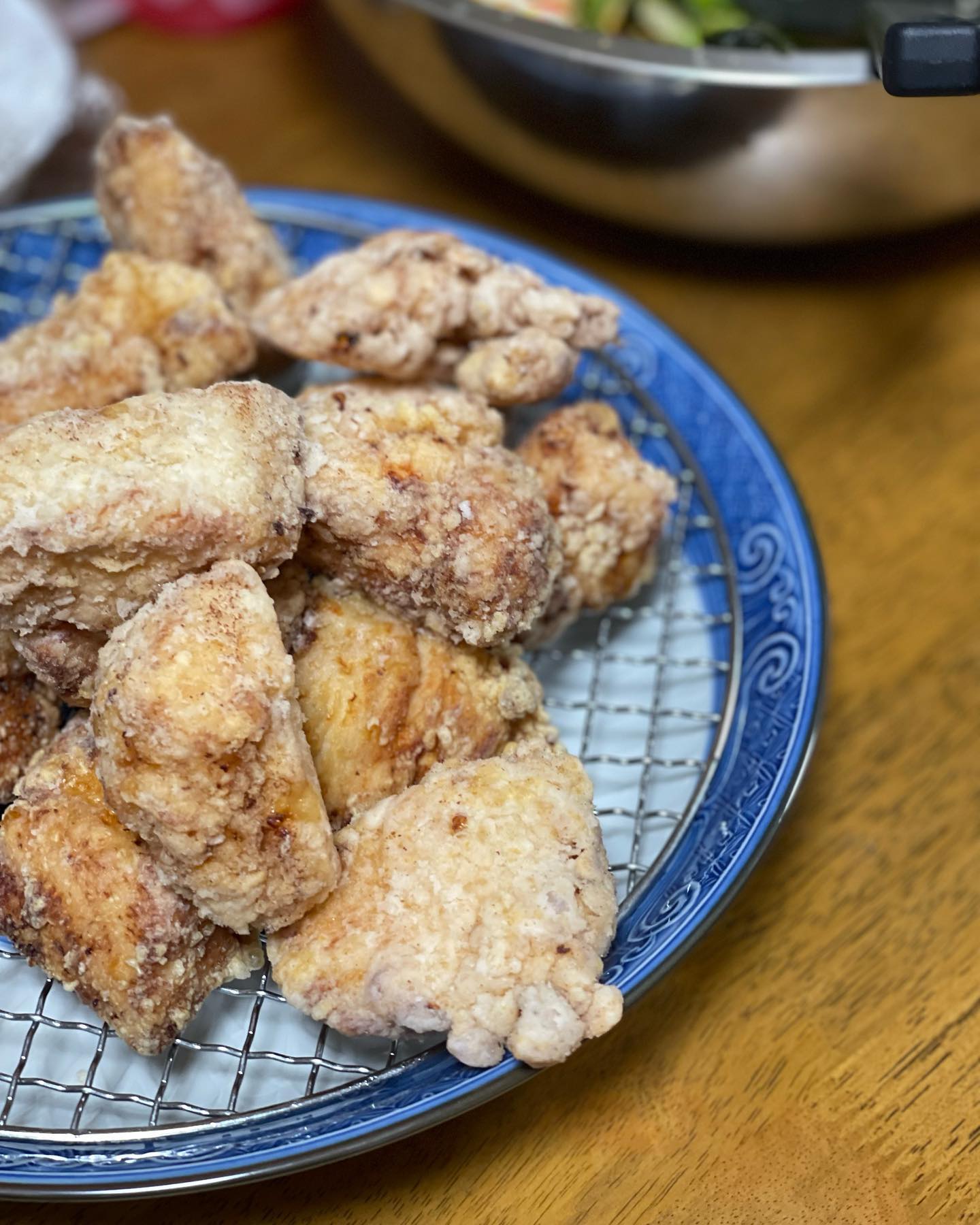 美味しい🥰

今日の夕ご飯は知り合いの で頂いた下味が付いている鶏肉を唐揚げにしました🐓
やっぱりプロ️
めちゃくちゃ美味しい🤤
ご馳走様でした🏻