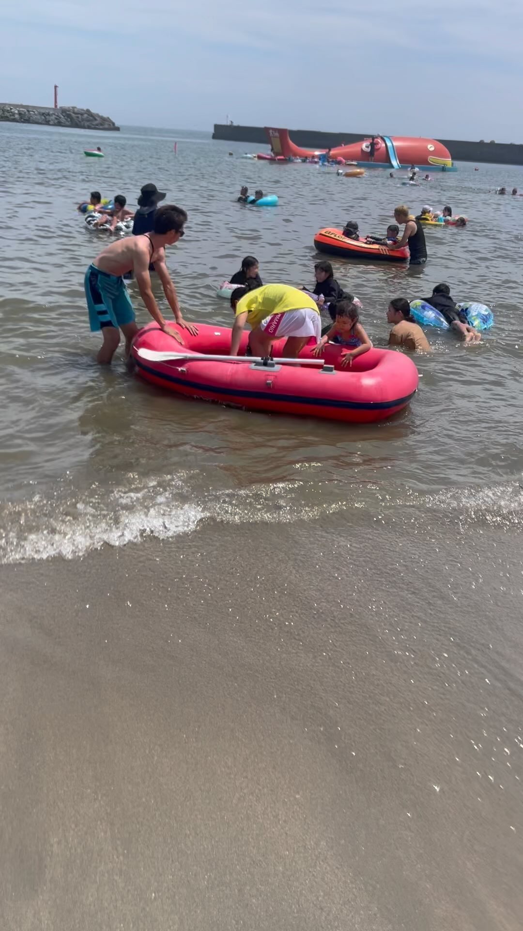 何年振りだろう

海の日に誕生日だった私は、数年ぶりに海に行きたくて連れて行ってもらいました🏖

天気も良くて良かったー🌞
海を見たことあっても入ったこと無かった子供たちは終始楽しそうにしていました
今回は茨城県の海だったけど、次回は柏崎の海に行きたいなぁ⛱





の