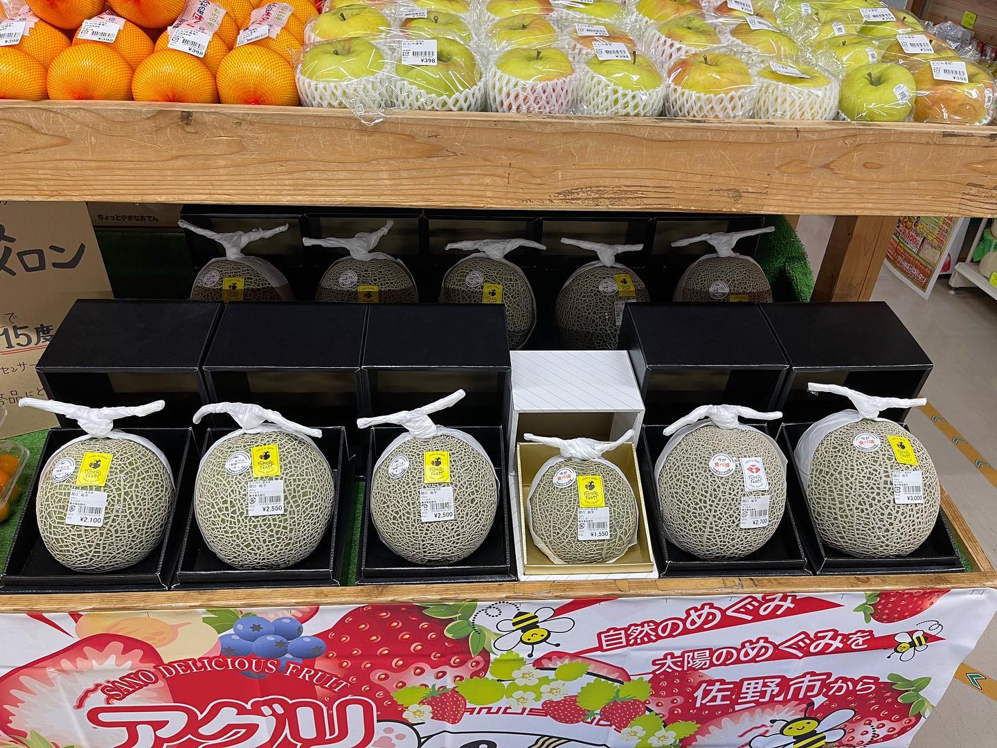 アグリタウン

おはようございます

昨日から3日間アグリタウンでお祭りを開催しています
メロンも沢山納品しました
食べ頃もあります
スーパーに比べるとお手に取りやすいお値段になっています‍♀️
お越しの際は是非よろしくお願い致します‍♀️